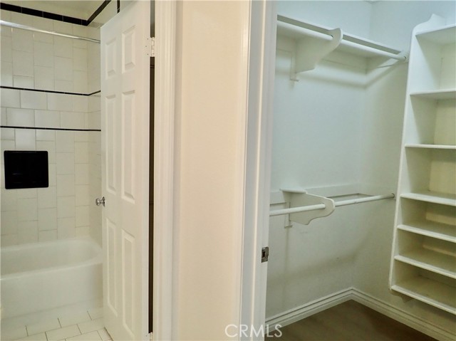 Detail Gallery Image 12 of 18 For 5423 Spanish Oak Ln a,  Oak Park,  CA 91377 - 2 Beds | 2/1 Baths