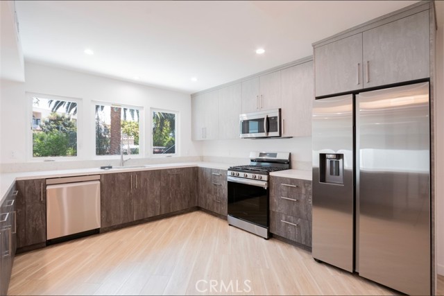 Detail Gallery Image 6 of 24 For 1346 N Stanley Ave #1,  Los Angeles,  CA 90046 - 4 Beds | 4/1 Baths