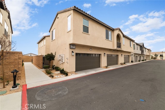 Detail Gallery Image 3 of 41 For 16667 Snowdrop #2,  Fontana,  CA 92336 - 4 Beds | 3 Baths