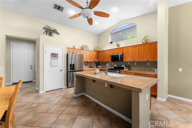 1447 White Cloud Lane, Beaumont CA: https://media.crmls.org/medias/c6e6b59b-b094-4af3-87e2-57f945f666de.jpg