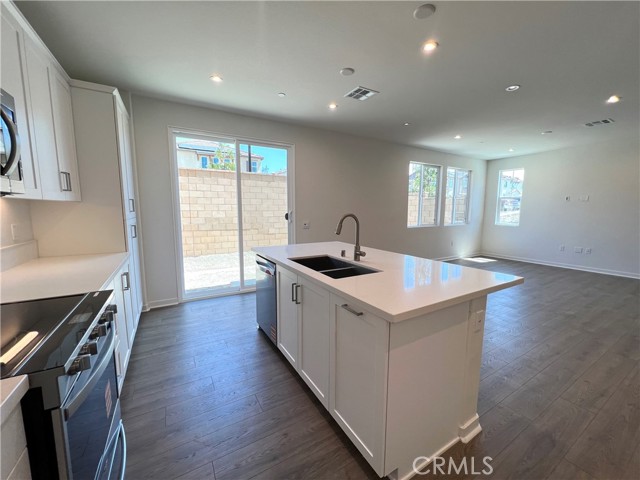 16036 Olivas Lane, Fontana CA: https://media.crmls.org/medias/c6e75616-657f-465f-8b9d-853095a912e2.jpg