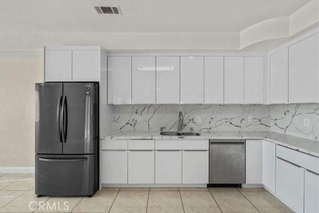 Detail Gallery Image 5 of 30 For 15833 Sago, Apple Valley,  CA 92307 - 4 Beds | 3 Baths