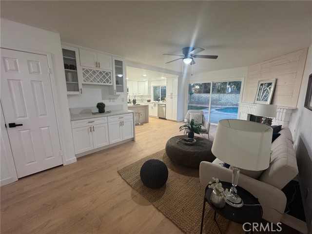 Detail Gallery Image 6 of 21 For 20559 Lisa Gail Dr, Saugus,  CA 91350 - 4 Beds | 2 Baths