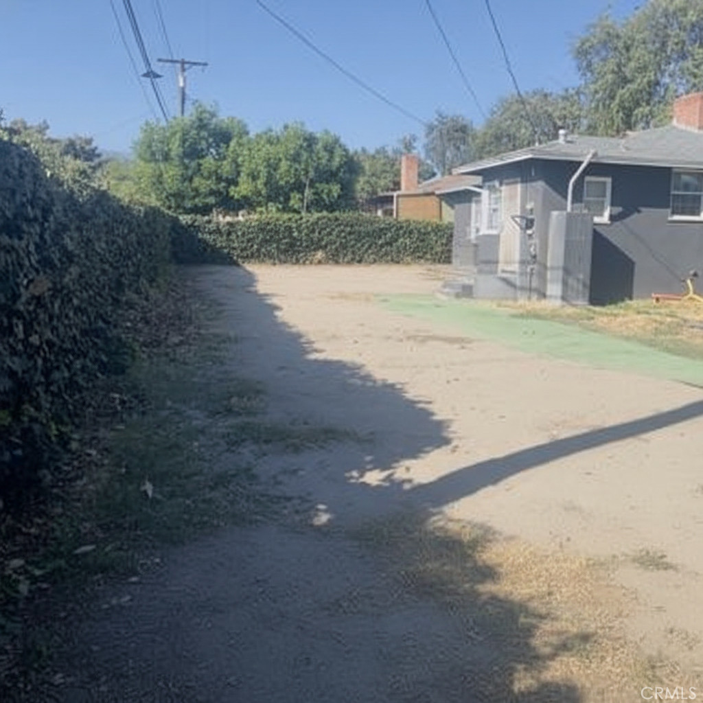 https://media.crmls.org/medias/c6e85770-a84f-4cd5-9beb-a635720c33b9.jpg?preset=X-Large