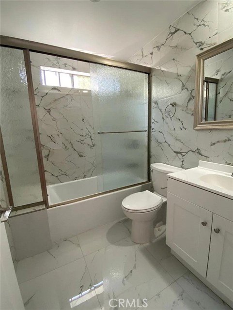 Detail Gallery Image 5 of 7 For 21217 De La Guerra #C,  Woodland Hills,  CA 91316 - 2 Beds | 2 Baths