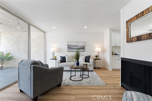 Detail Gallery Image 3 of 21 For 125 N Allen, Pasadena,  CA 91106 - 2 Beds | 2 Baths