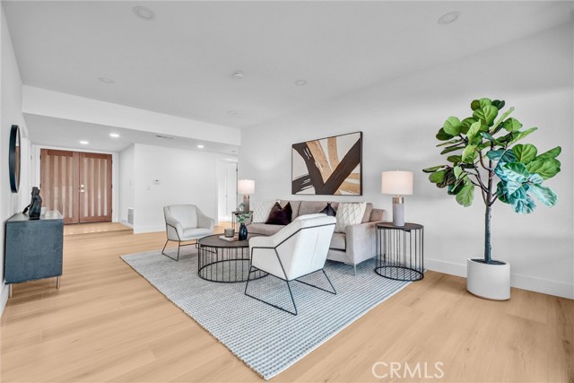 Detail Gallery Image 9 of 33 For 15335 Seine, Irvine,  CA 92604 - 6 Beds | 4 Baths