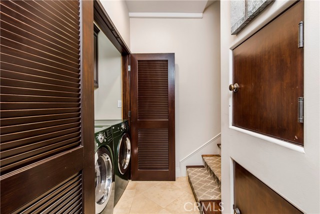 Detail Gallery Image 30 of 43 For 320 33rd Pl, Manhattan Beach,  CA 90266 - 3 Beds | 4 Baths