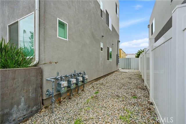 Detail Gallery Image 32 of 42 For 6919 S Menlo, Los Angeles,  CA 90044 - 4 Beds | 4/1 Baths