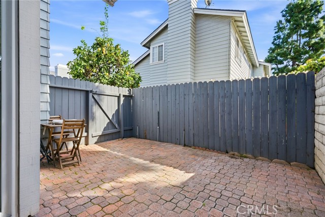 Detail Gallery Image 25 of 28 For 2603 Elden Ave #H,  Costa Mesa,  CA 92627 - 3 Beds | 2/1 Baths