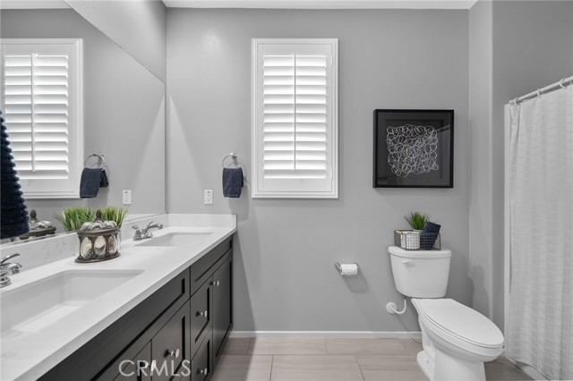 16076 Pesaro Lane, Fontana CA: https://media.crmls.org/medias/c6eebb46-c1e5-4eae-9a6c-604f4c5552ef.jpg