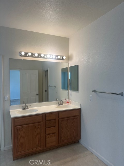 Detail Gallery Image 22 of 46 For 17385 Stone Celler Way, Lathrop,  CA 95330 - 4 Beds | 3 Baths