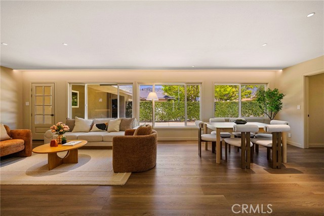 Front Image Thumbnail for CROC26077395