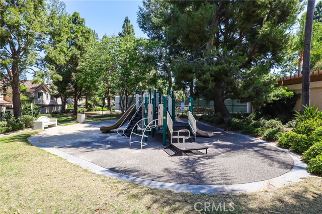 2348 Sunningdale Drive, Tustin CA: https://media.crmls.org/medias/c6f24ea2-8376-426d-9107-9abeb02f0a81.jpg