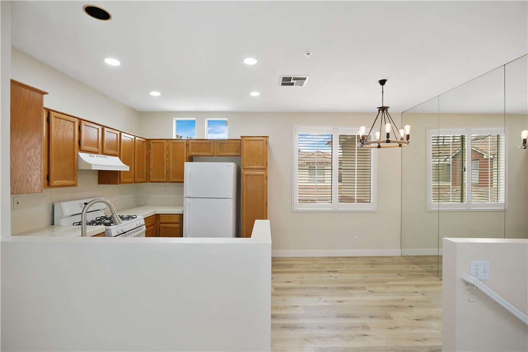 Detail Gallery Image 4 of 30 For 115 Santa Barbara Ct, Lake Forest,  CA 92610 - 2 Beds | 2 Baths
