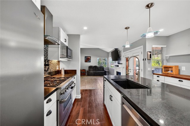 Detail Gallery Image 5 of 68 For 31386 Corte San Leandro, Temecula,  CA 92592 - 4 Beds | 2/1 Baths