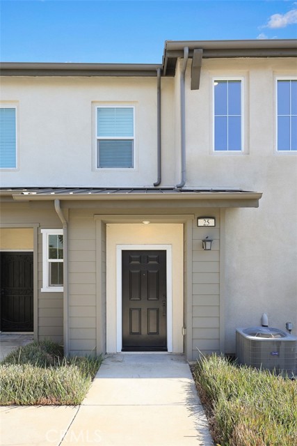 Detail Gallery Image 2 of 36 For 2333 S via Esplanade #25,  Ontario,  CA 91762 - 2 Beds | 2 Baths