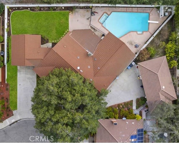 Larger Than Normal Pool With Spa And Diving Board & Large Grassy Backyard With Planters