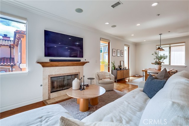 Detail Gallery Image 9 of 53 For 1902 Marshallfield Ln a,  Redondo Beach,  CA 90278 - 4 Beds | 3/1 Baths