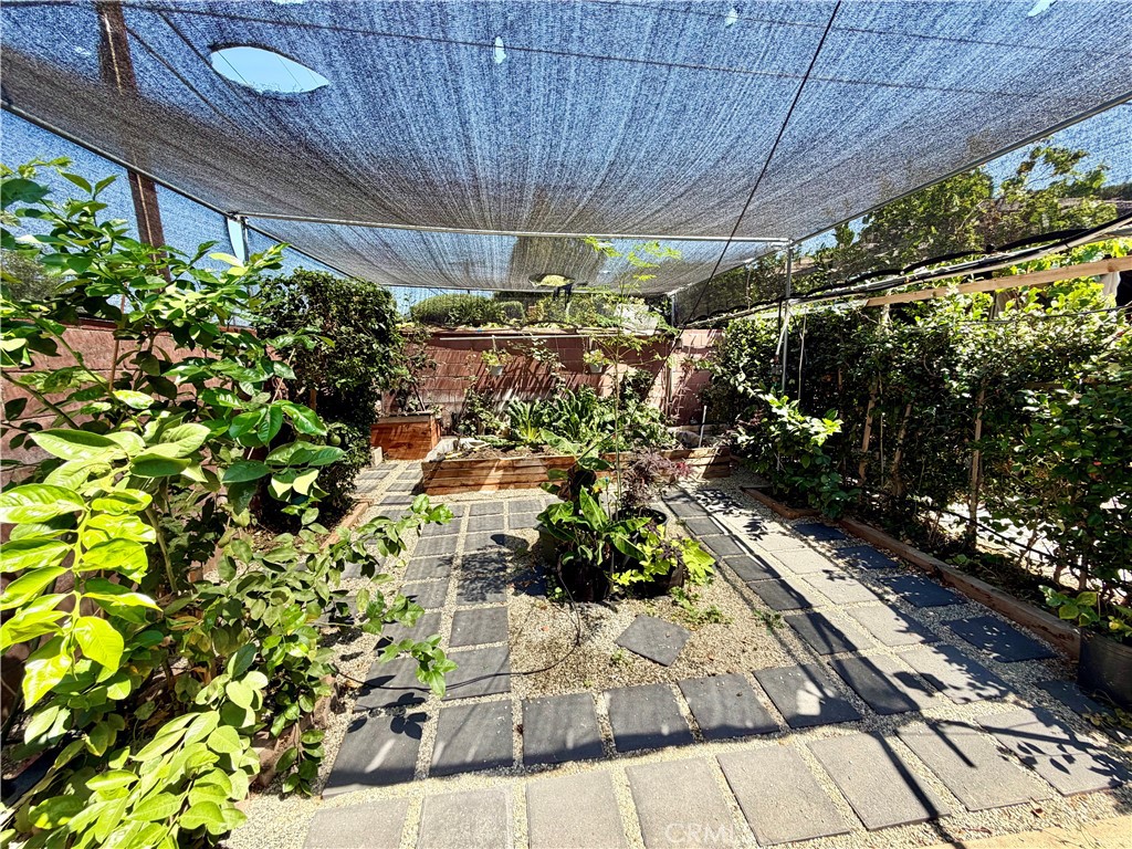 https://media.crmls.org/medias/c6f7533e-36da-4924-ac82-678e1bd2995d.jpg?preset=X-Large