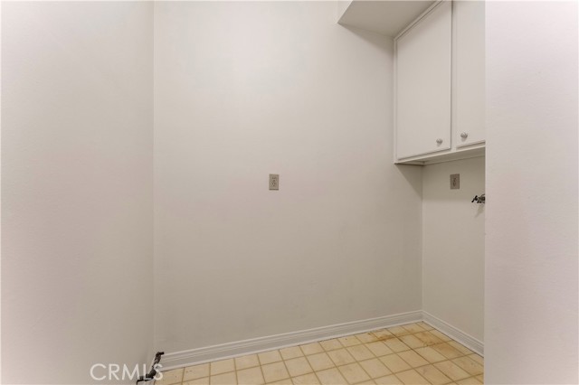 Detail Gallery Image 14 of 21 For 1567 Westholme 4a,  Los Angeles,  CA 90024 - 2 Beds | 2/1 Baths