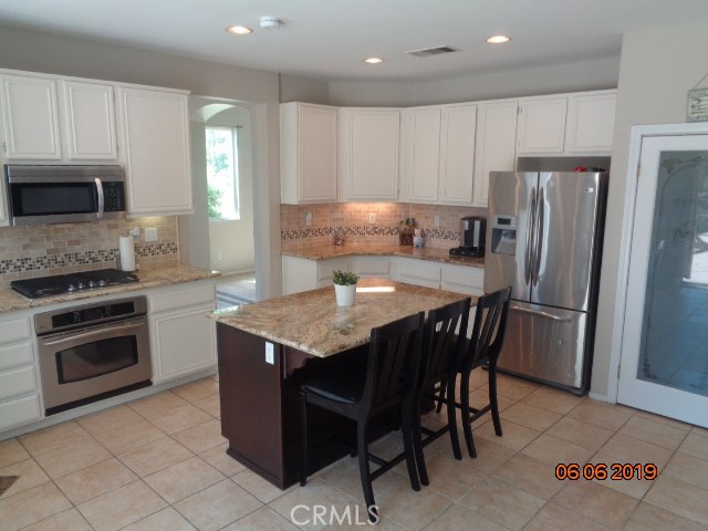 32501 Sprucewood Way, Lake Elsinore CA: https://media.crmls.org/medias/c6f864fc-dacc-46a8-904c-f7f862ec7f25.jpg