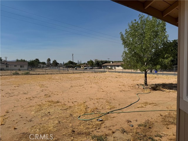 Detail Gallery Image 5 of 21 For 21101 Sitkan Rd, Apple Valley,  CA 92308 - 3 Beds | 2 Baths