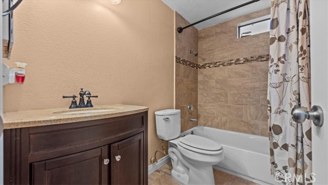 Detail Gallery Image 22 of 37 For 215 E Chestnut Ave #D,  Monrovia,  CA 91016 - 3 Beds | 3 Baths