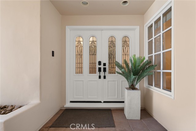 302 Carnation Avenue, Corona del Mar CA: https://media.crmls.org/medias/c6fa02a0-6c1c-466e-9a56-3c0a4b7333d8.jpg