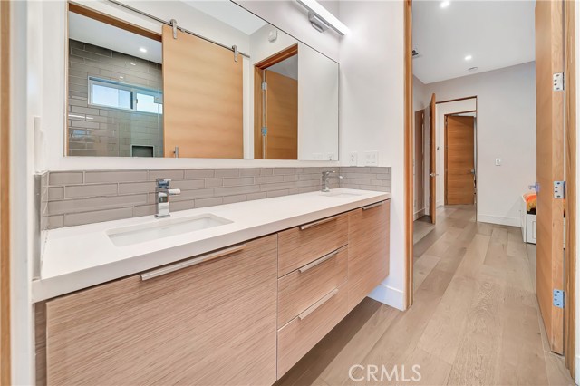 5622 Katherine, Sherman Oaks CA: https://media.crmls.org/medias/c6fa48c3-1771-4ba3-bad3-243f24f091ff.jpg