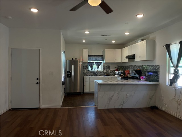 Detail Gallery Image 8 of 12 For 1012 Feliz, Bakersfield,  CA 93307 - 3 Beds | 2 Baths