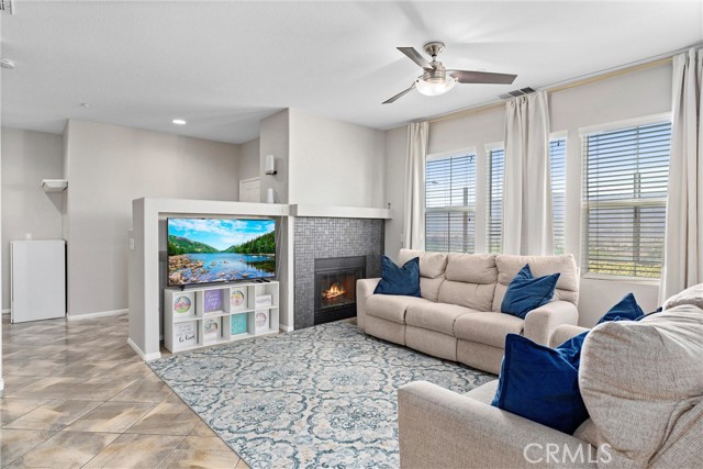 Detail Gallery Image 6 of 34 For 15415 Park Point Ave #102,  Lake Elsinore,  CA 92532 - 3 Beds | 2 Baths