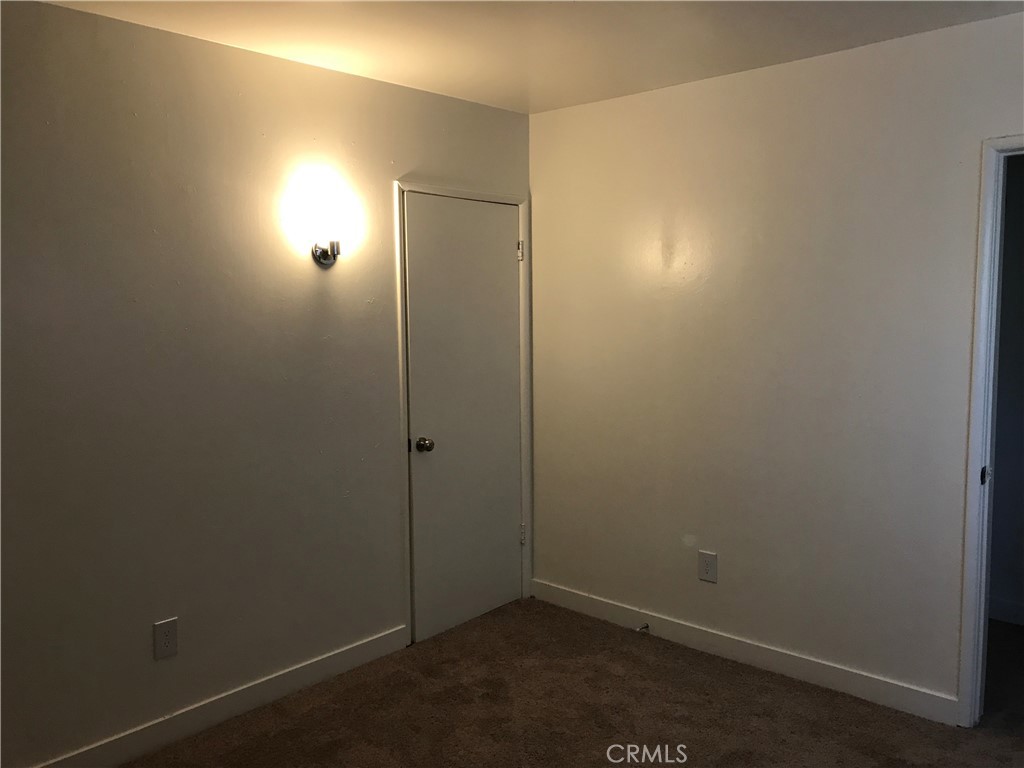 https://media.crmls.org/medias/c6fc323e-3439-4e29-adf1-fc41de18b3b4.jpg?preset=X-Large