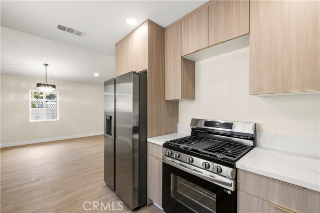 Detail Gallery Image 10 of 31 For 8028 Coldwater Canyon Ave, North Hollywood,  CA 91605 - 3 Beds | 2 Baths