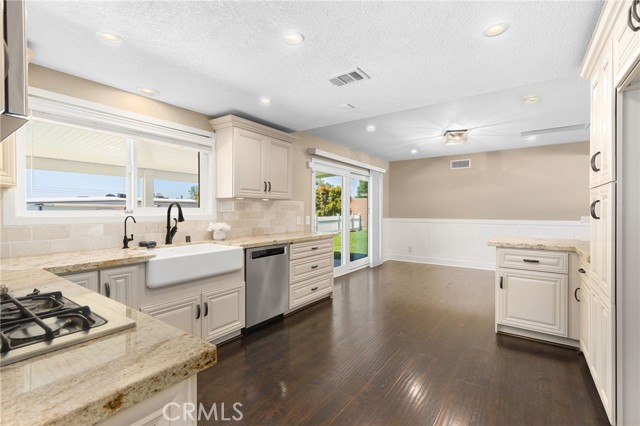 Detail Gallery Image 20 of 66 For 8729 Hillside Rd, Rancho Cucamonga,  CA 91701 - 4 Beds | 3 Baths