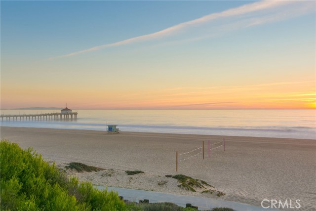 405 15th Street, Manhattan Beach CA: https://media.crmls.org/medias/c6fd8257-6c34-464e-acc8-9ea9a44ecc16.jpg
