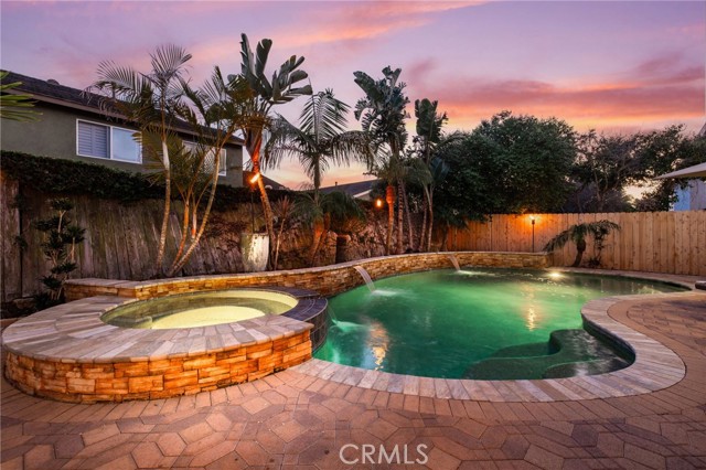 Detail Gallery Image 6 of 31 For 8482 Deepview Dr, Huntington Beach,  CA 92646 - 4 Beds | 3 Baths