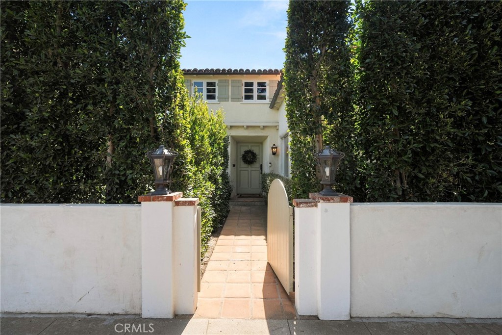 2520 Alta Avenue — Colonial,Spanish