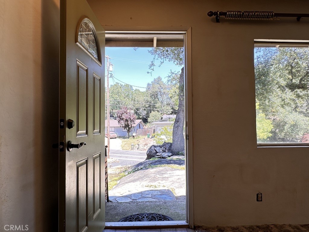 https://media.crmls.org/medias/c6ff8af8-f80f-4aac-8c5e-286295df785e.jpg?preset=X-Large