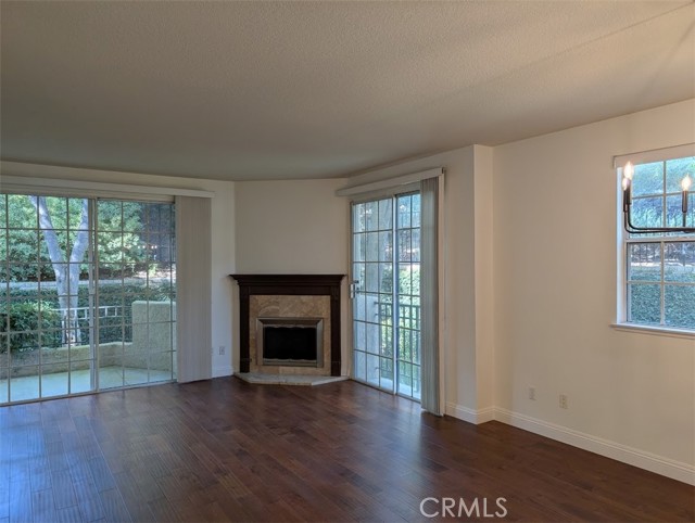 24153 Del Monte Drive, Valencia CA: https://media.crmls.org/medias/c6ffa49b-7b0d-4e50-8e21-1b6b75996d53.jpg