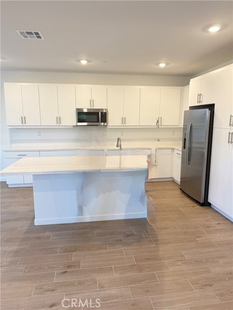 Detail Gallery Image 2 of 2 For 16617 Shallot, Fontana,  CA 92336 - 5 Beds | 3 Baths