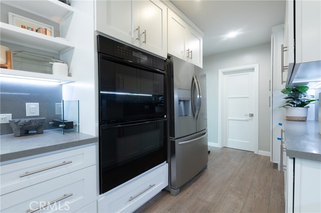 14734 Magnolia Boulevard photo 13