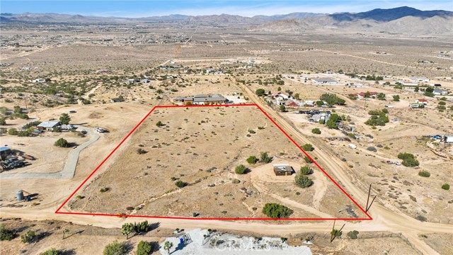 23766 Valley View Road, Apple Valley CA: https://media.crmls.org/medias/c700b582-b6ea-44d0-925c-2f8f51a676c7.jpg