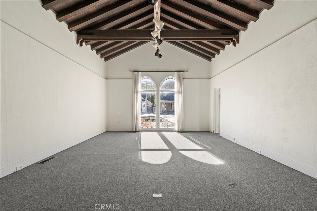 https://media.crmls.org/medias/c7011960-2095-4d86-8b00-4ed9fe45c97a.jpg?preset=X-Large