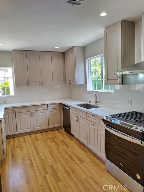 3722 Degnan Boulevard, Los Angeles CA: https://media.crmls.org/medias/c7012c48-6f21-44a2-8279-5dae93386ec1.jpg