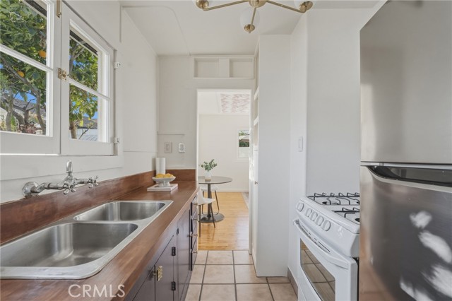 Image 28 of 50 For 3327 Hollydale Dr.