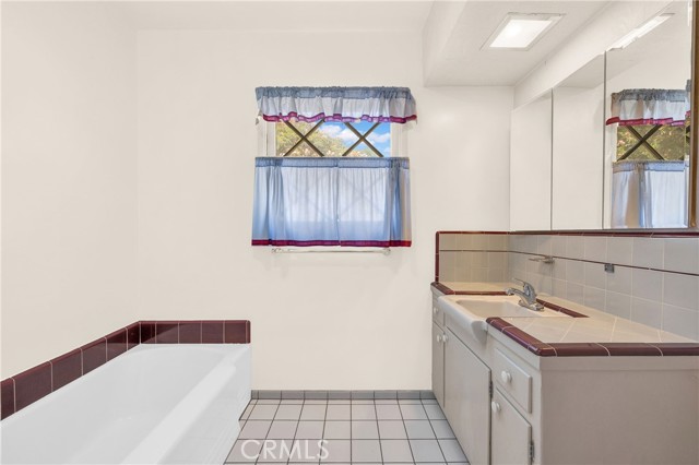321 E Oakmont Drive, Montebello CA: https://media.crmls.org/medias/c701a2ae-0b8a-421b-8df2-263550edec2b.jpg