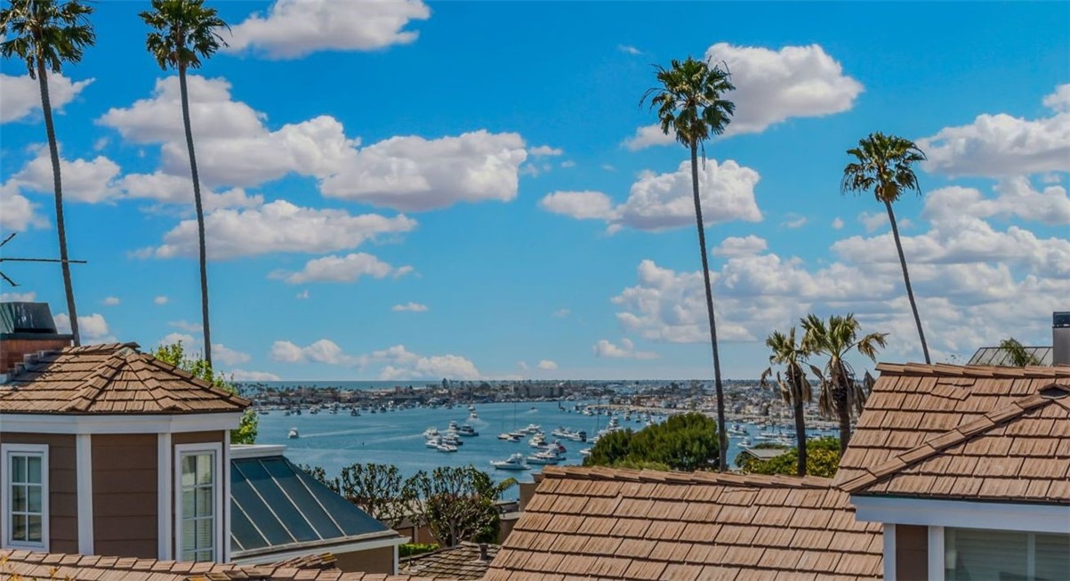 Detail Gallery Image 35 of 41 For 2314 Pacific Dr, Corona Del Mar,  CA 92625 - 2 Beds | 2/1 Baths