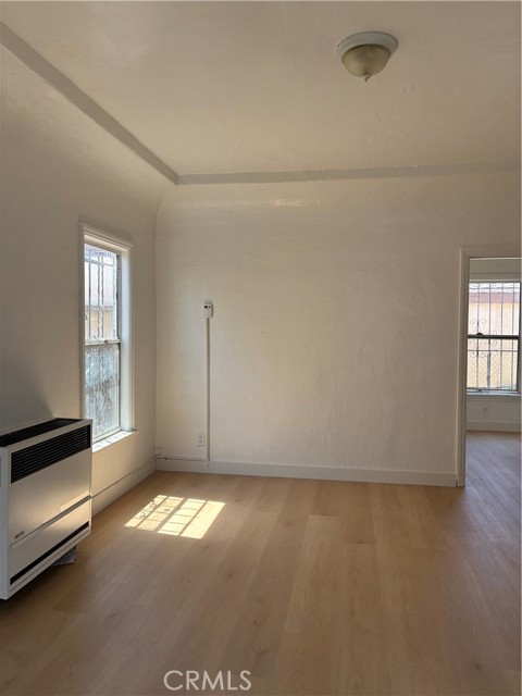 Front Image Thumbnail for CRDW26085254