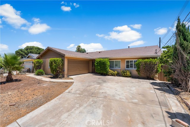 9946 Ruffner Avenue, North Hills CA: https://media.crmls.org/medias/c702596d-4f23-402b-9fbf-04a87eaefd1f.jpg